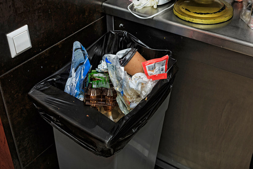 http://www.plasticplace.com/cdn/shop/articles/bin-filled-with-garbage-in-the-restaurants-kitchen_9d0795fd-f93a-4bc2-9b96-946b226abc54.jpg?v=1658400514